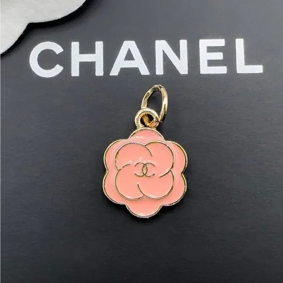 AUTHENTIC CHANEL PINK CAMELIA CC FLOWER GOLD TONE ZIPPER PULL PENDANT